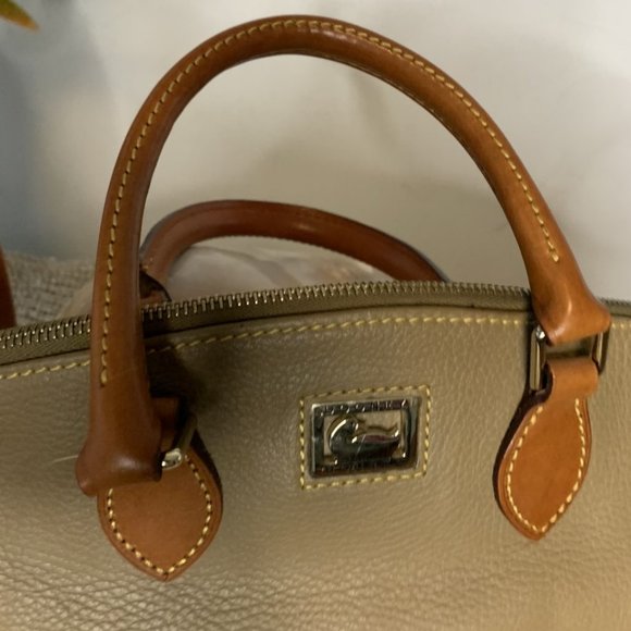DOONEY & BOURKE......LIGHT TAN, GREAT CONDITION..... - Picture 3 of 8